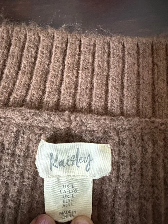 Women's Ribbed Knit Vest - Picture 3 of 6